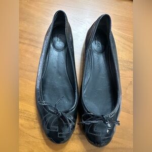GUCCI ballet flats with original box and shoe bag.